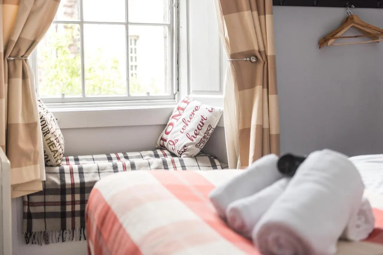 F&O Apartments - Vip Royal Mile 2 Bed Apartment - Sleeps 4 エディンバラ