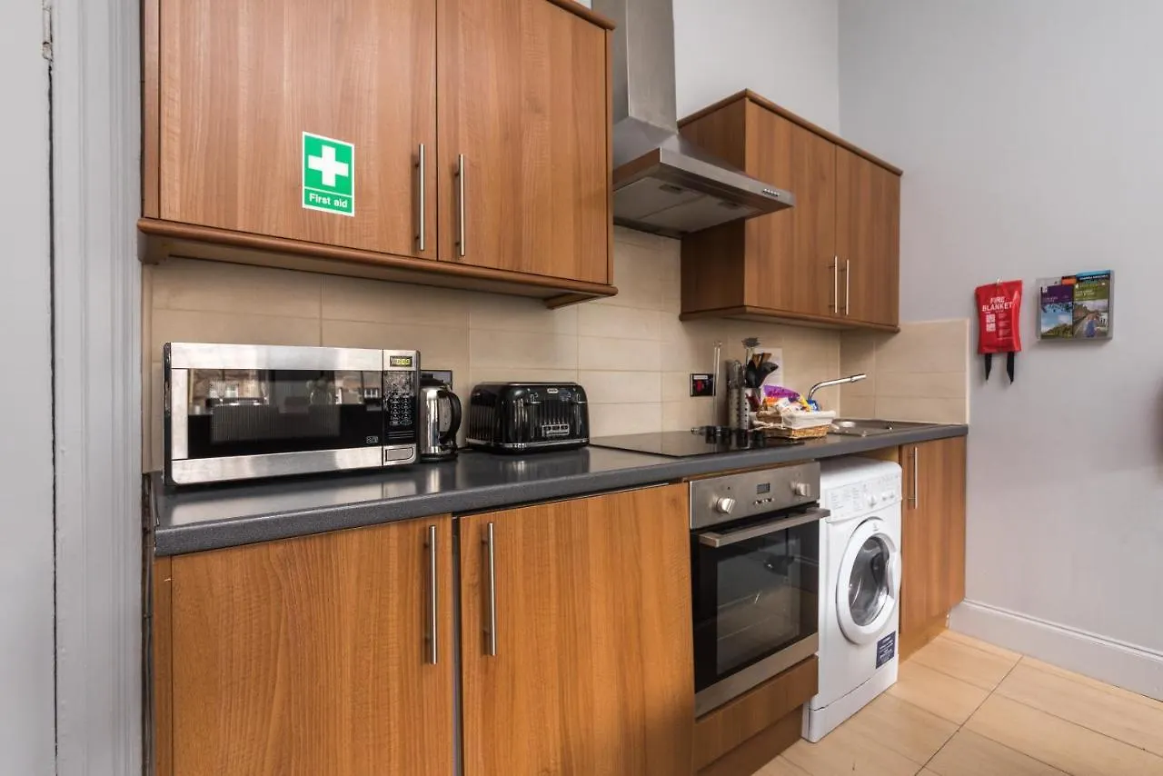 F&O Apartments - Vip Royal Mile 2 Bed Apartment - Sleeps 4 エディンバラ